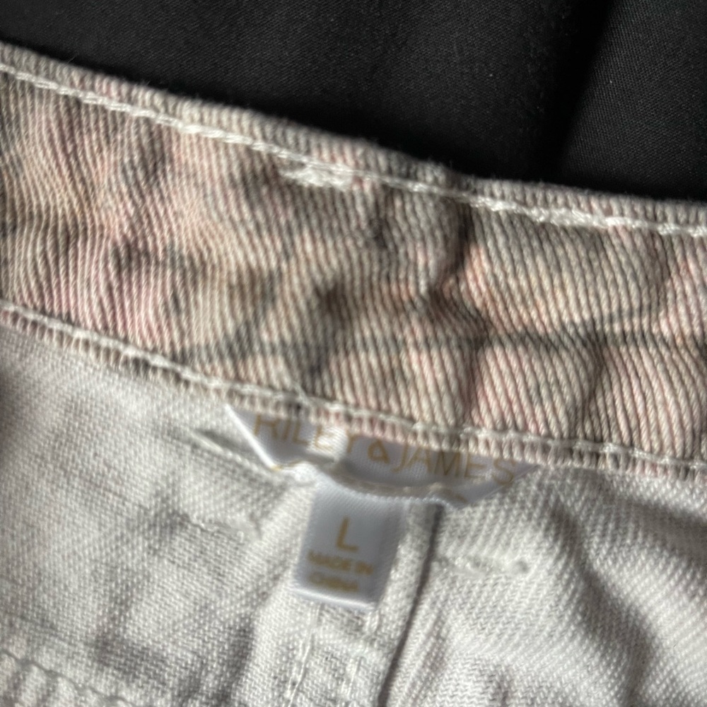 Light Pink Camouflage Cargo Pants with cute pink bow on pockets 🎀 - Picture 4 of 6